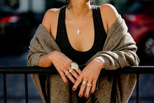 Load image into Gallery viewer, Vertical Biwa Pearl Necklace