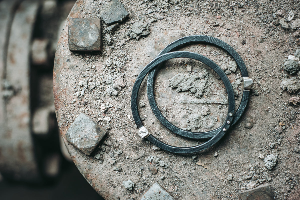 Broken Bangle Bracelet with Cubic Zirconias Zink Metals
