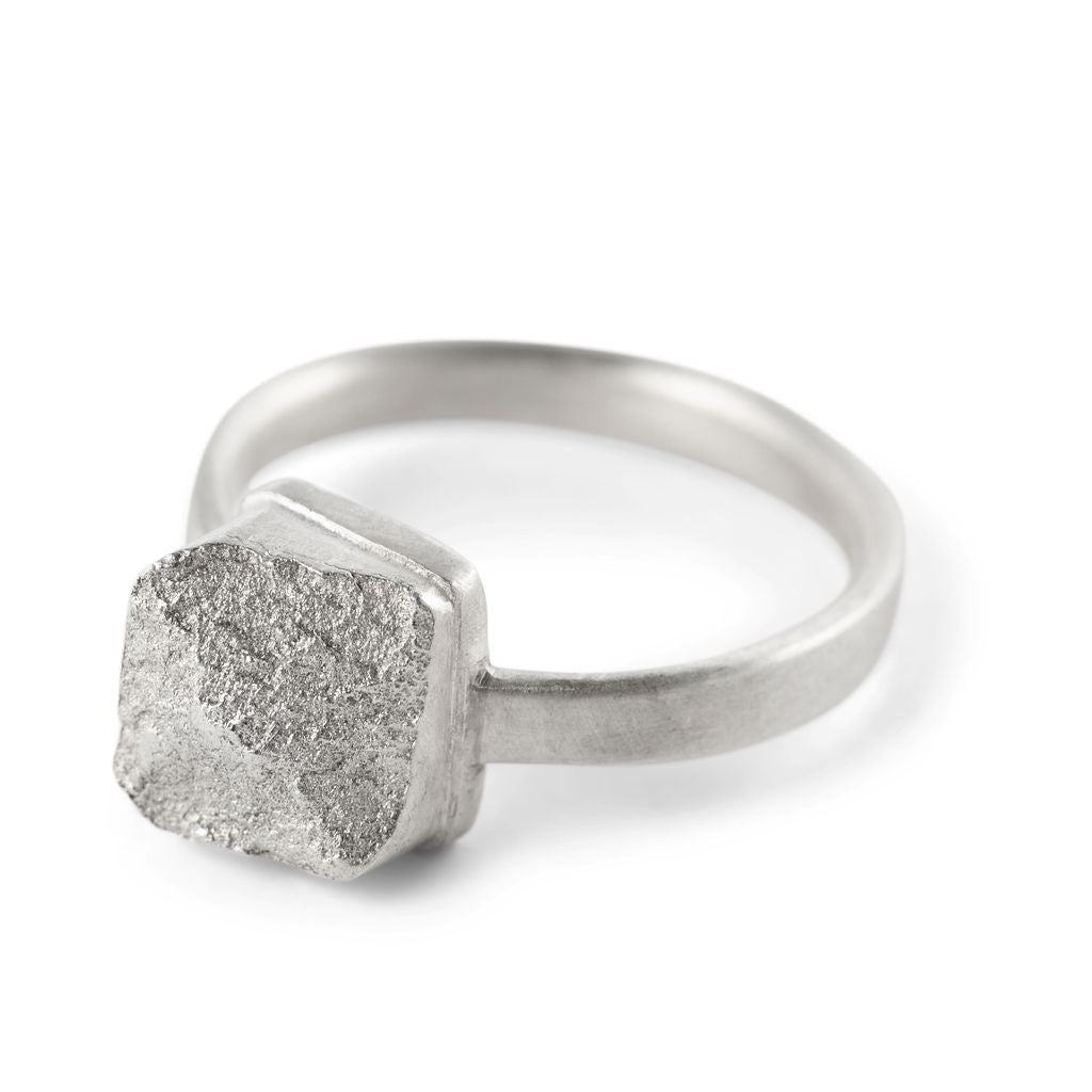 WHSLE Large Broken Ring