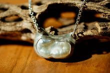 Load image into Gallery viewer, Horizontal Biwa Pearl Necklace