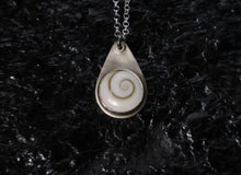 Load image into Gallery viewer, Shiva Shell Necklace