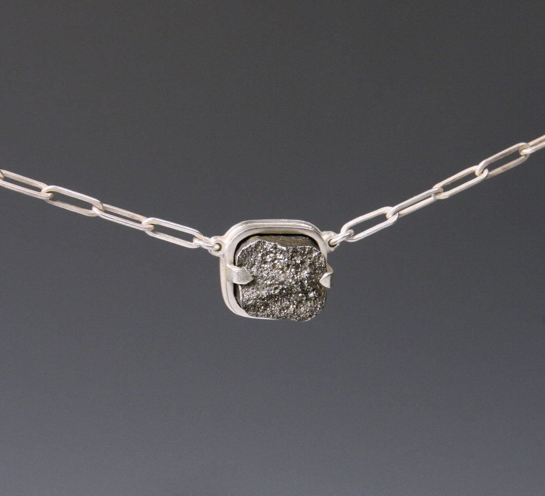 WHSLE Simple Glitter Necklace
