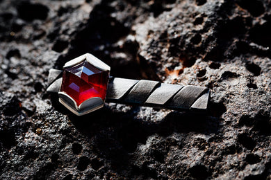 Red garnet ring with light and dark silver bar and hexagon design
